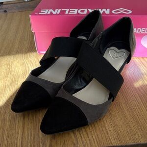 Madeline pumps grey with black accents 8.5